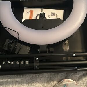 Brand New Round tripod camera light digital 18”